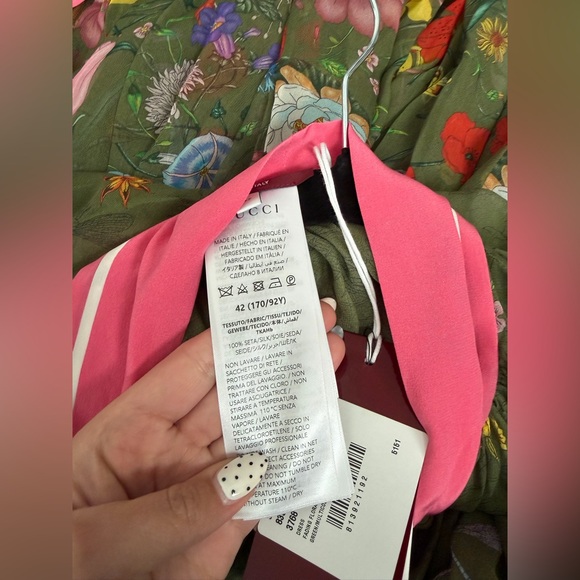 Gucci Fading Flora 100% Silk Pleated Dress! - Picture 5 of 5
